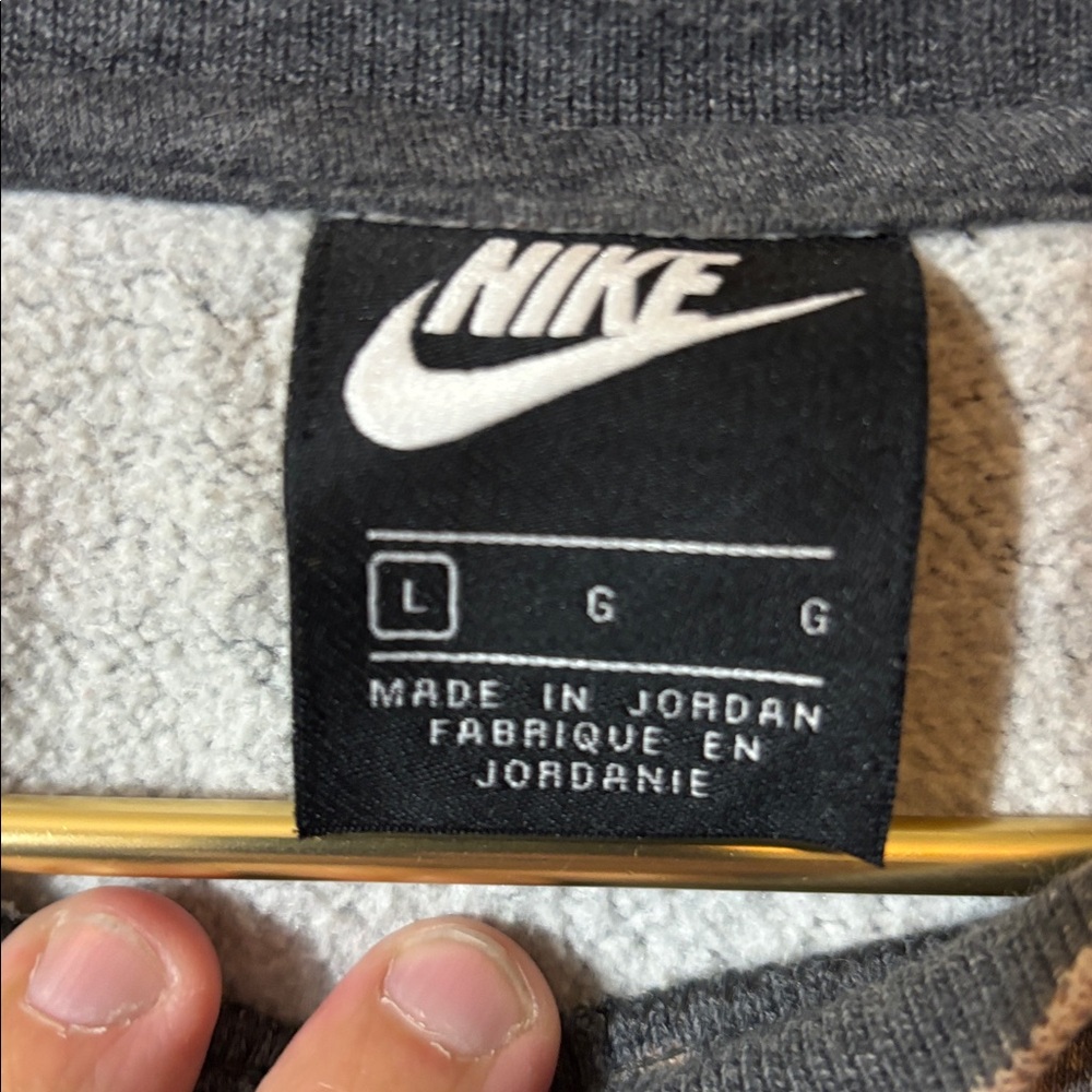 Nike women’s Crewneck Sweatshirt - Picture 6 of 9